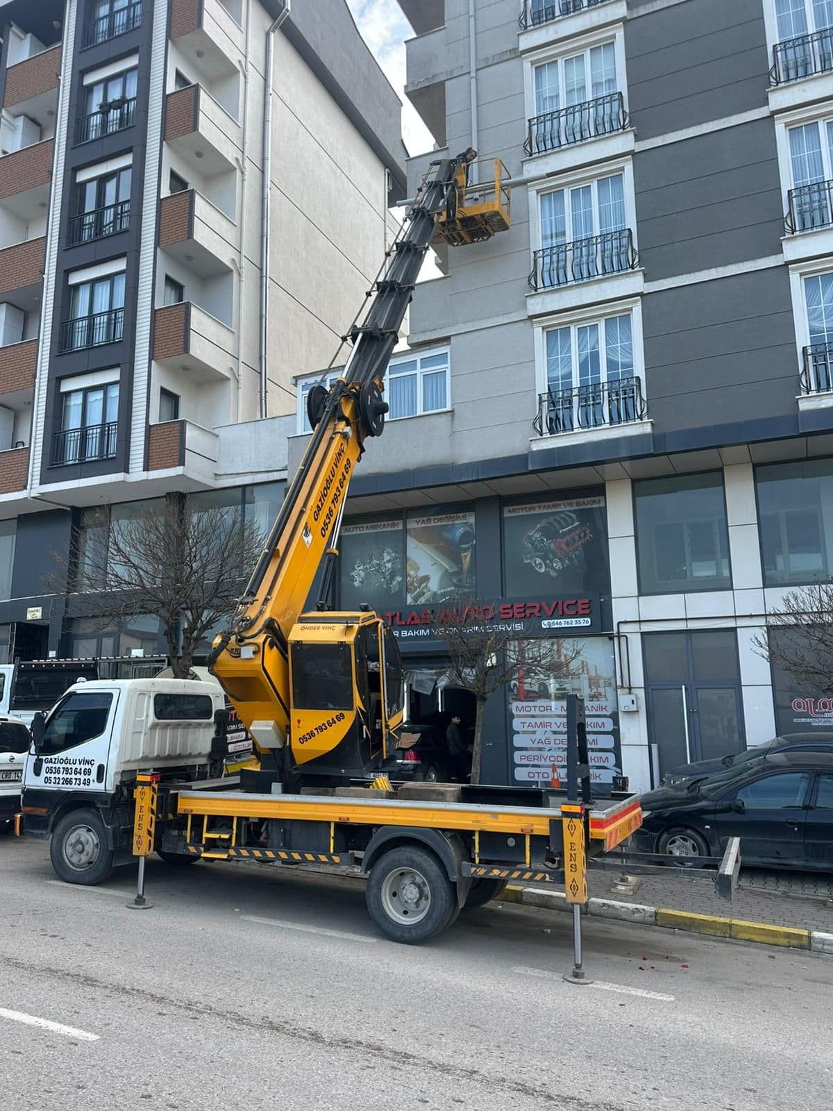 Şeker Sepetli Vinç Kiralama İstanbul apartman cephe çalışması